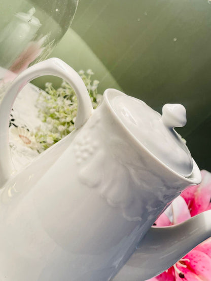 Royal Norfolk Vintage White Fruit Embossed Tea  Pot 20cm