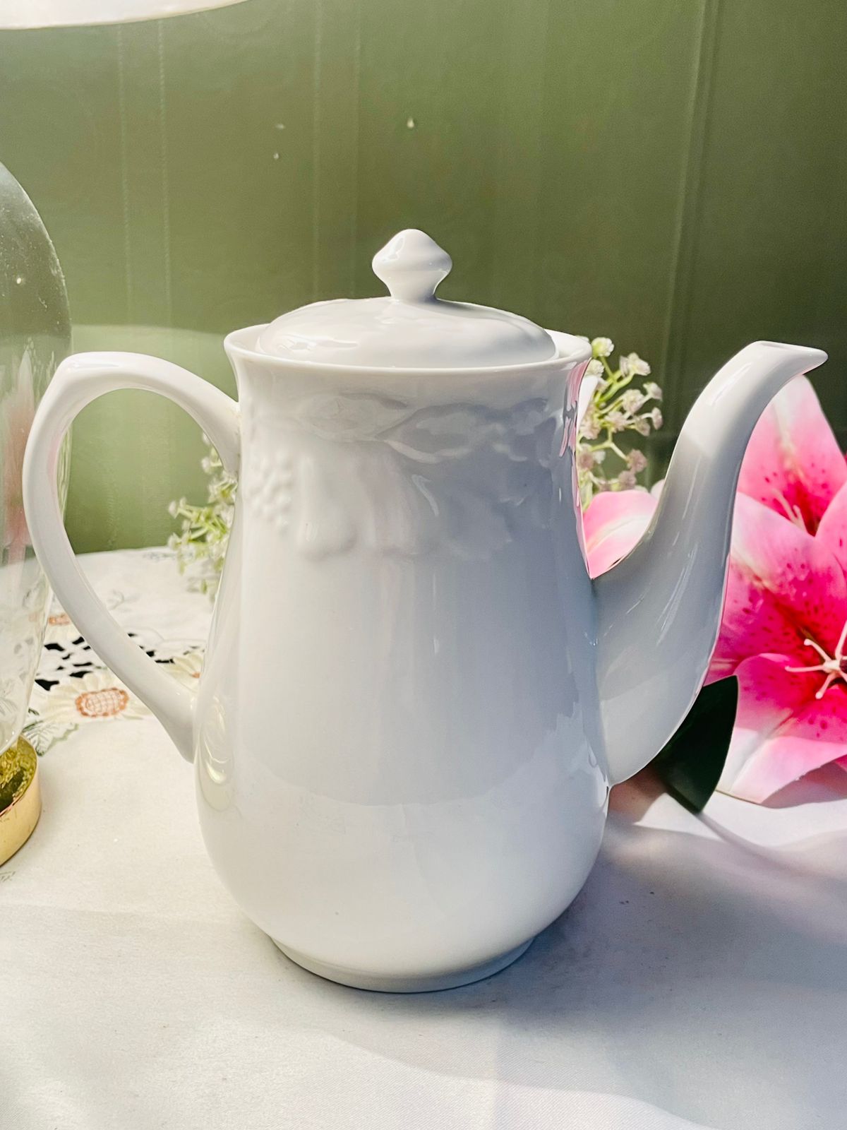 Royal Norfolk Vintage White Fruit Embossed Tea  Pot 20cm