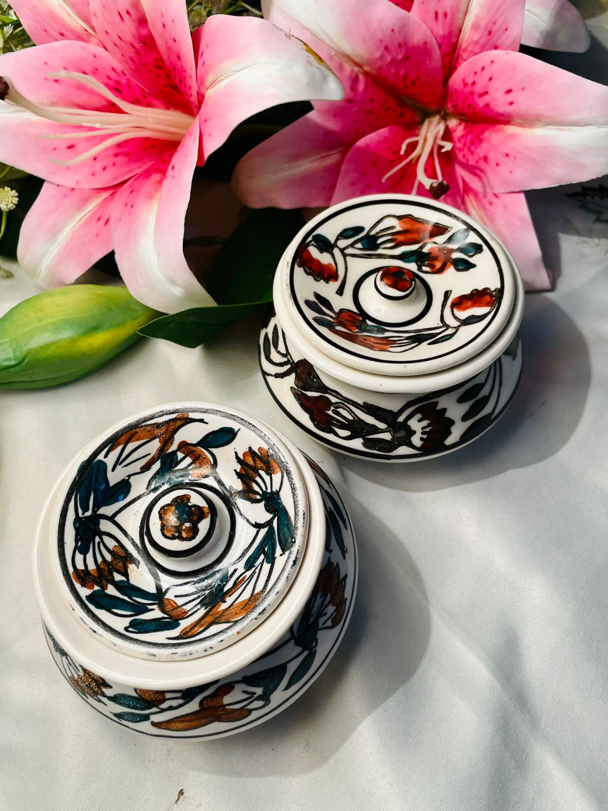 Hand Painted Floral Ceramic Lidded Pot Approx. 9 cm (Each)