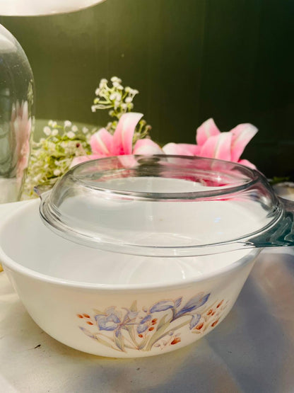 vintage Pyrex England Blue Iris handled casserole With lid Floral Oven-Safe – 23cm