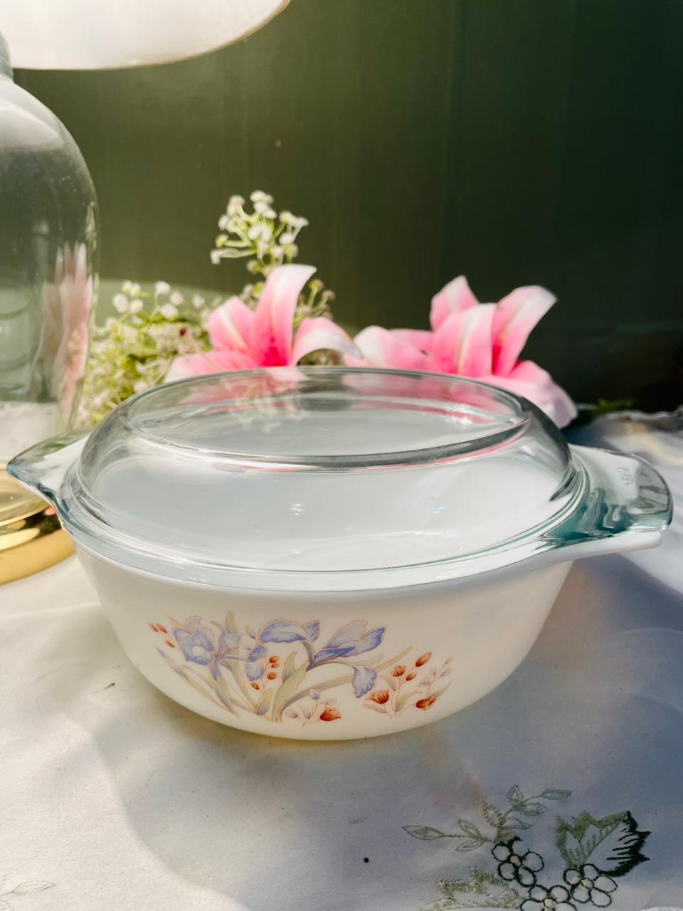 vintage Pyrex England Blue Iris handled casserole With lid Floral Oven-Safe – 23cm