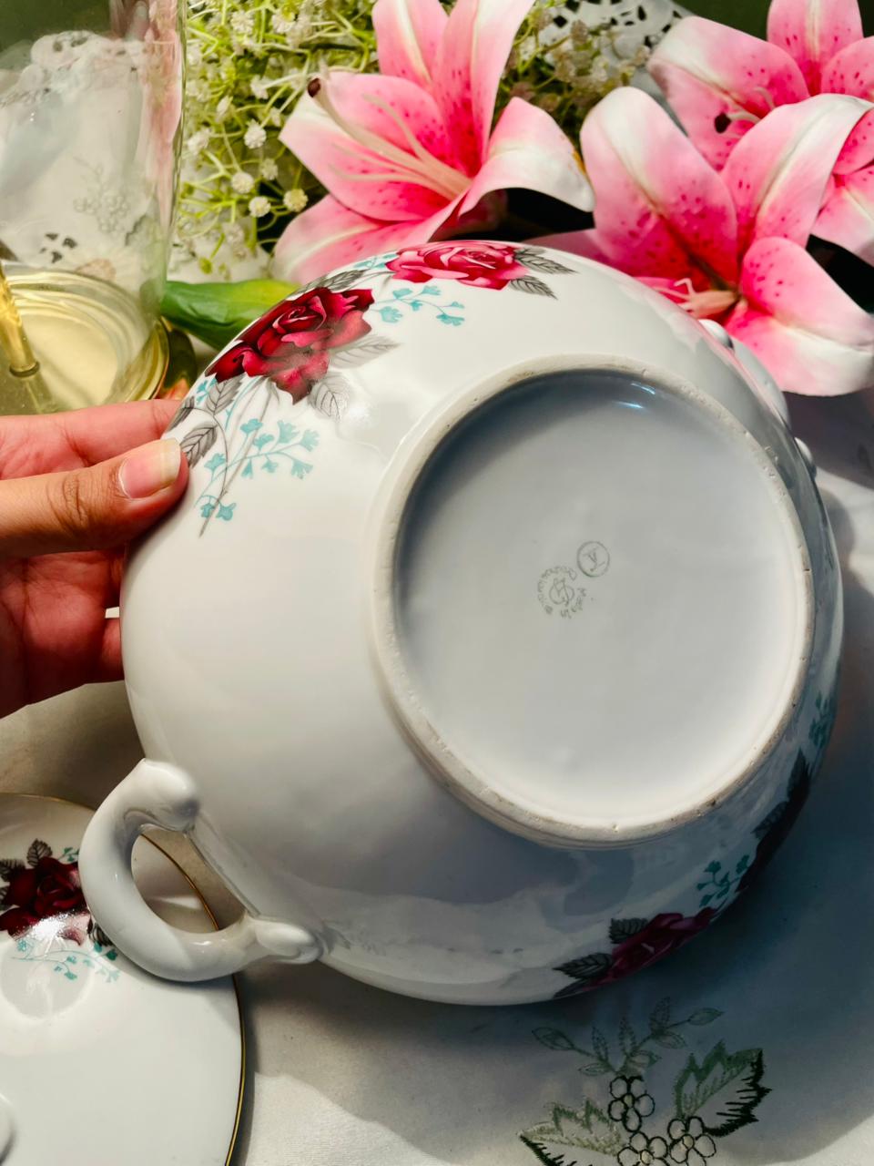 Lenox Red Rose Gold-Trim Lidded Serving Tureen – 26cm