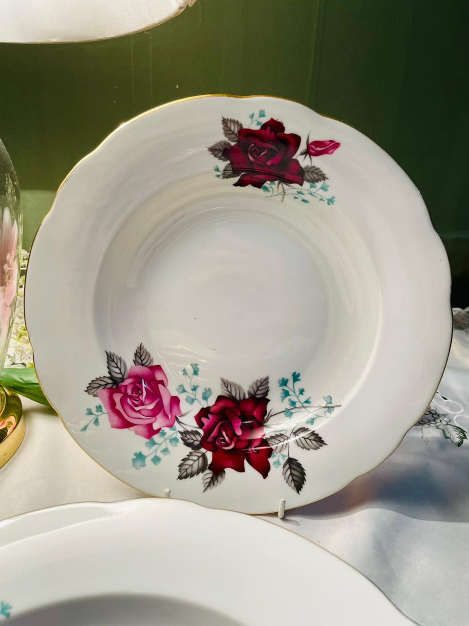 Lenox Red Rose Gold-Trim Deep Plates – Set of 6, 25cm