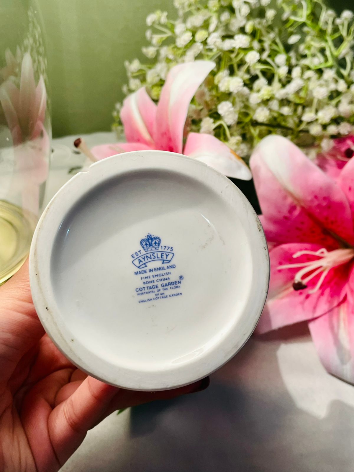 Aynsley Cottage Garden Bone China Urn Vase – 5.75in