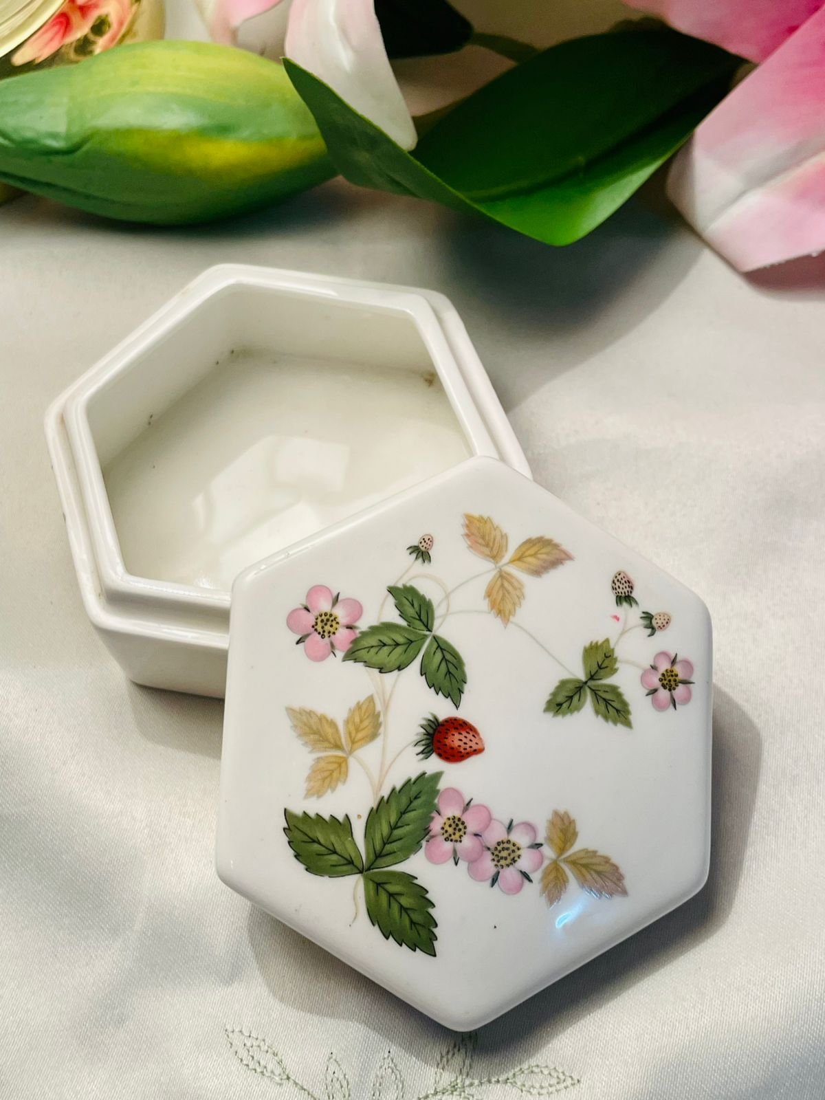 Wedgwood Wild Strawberry Bone China Trinket Box – 3.25in
