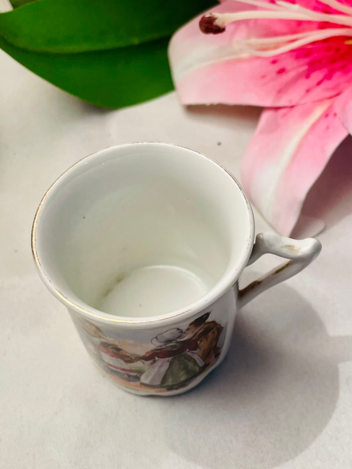 Vintage Scenic Mug Traditional Dress Design