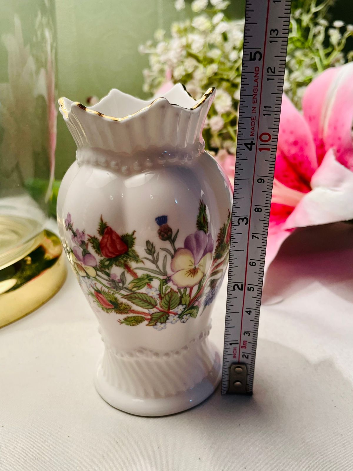 Aynsley Wild Tudor White Floral Vase Gold Trim Scalloped Rim