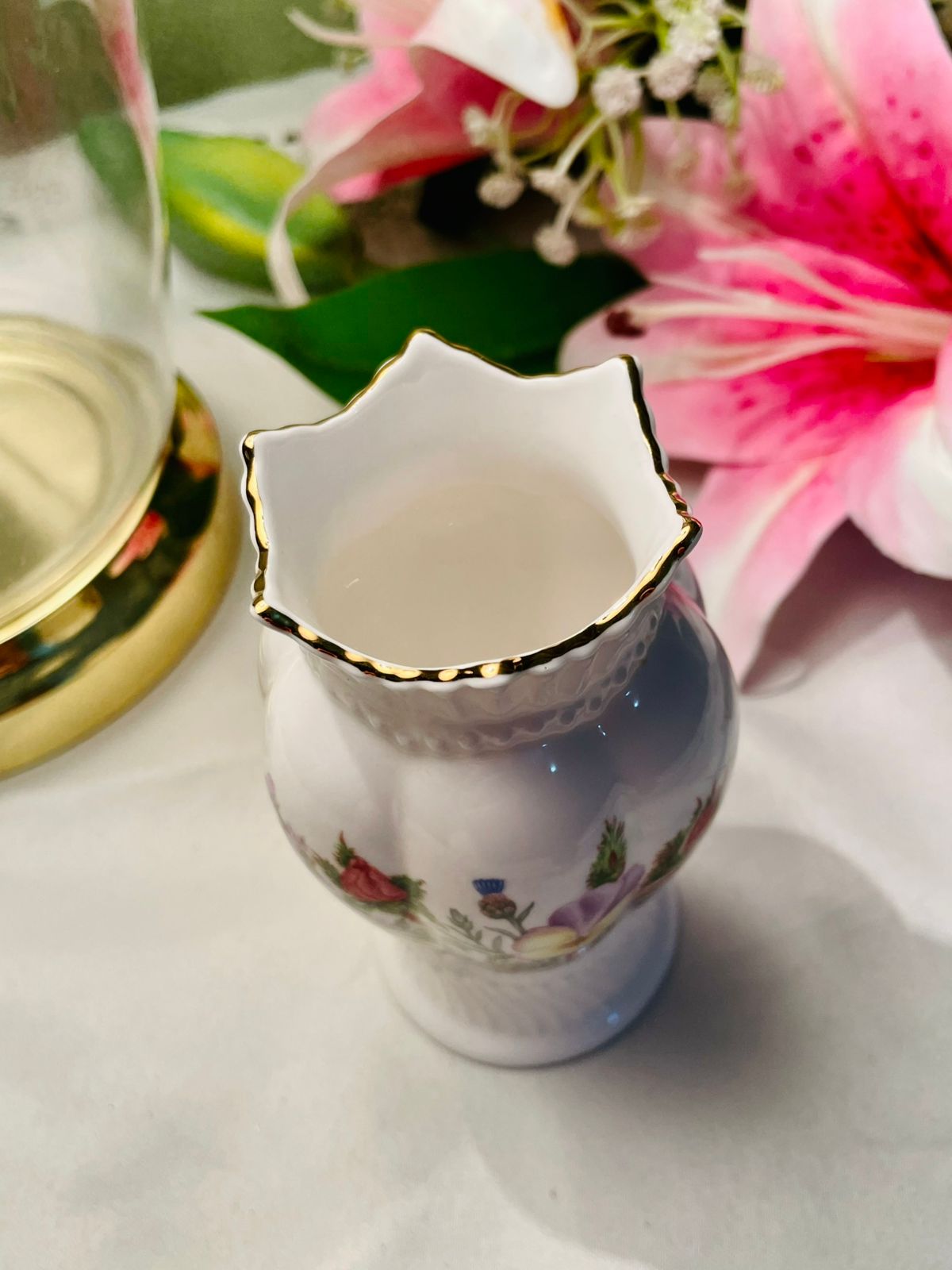 Aynsley Wild Tudor White Floral Vase Gold Trim Scalloped Rim