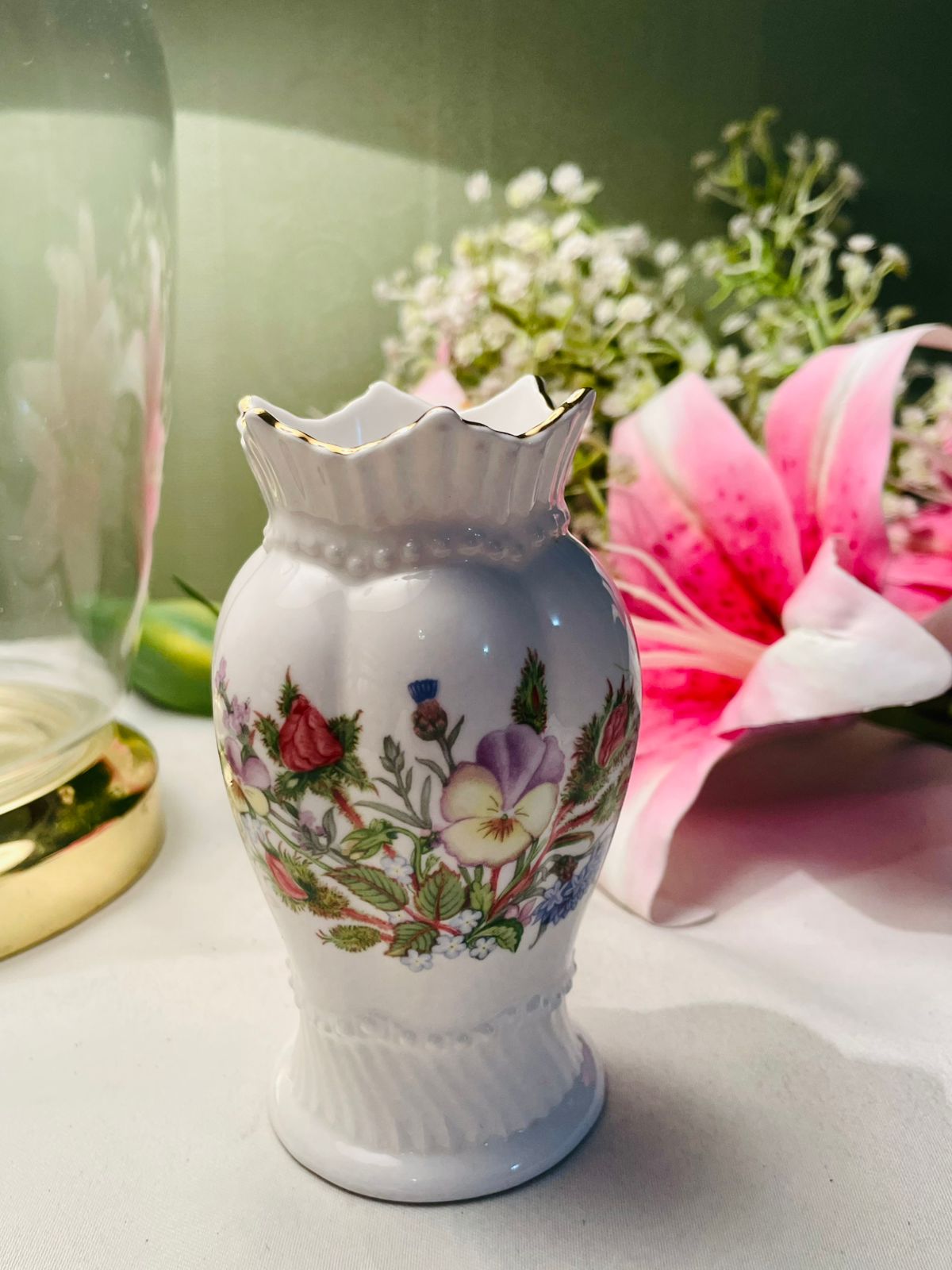 Aynsley Wild Tudor White Floral Vase Gold Trim Scalloped Rim
