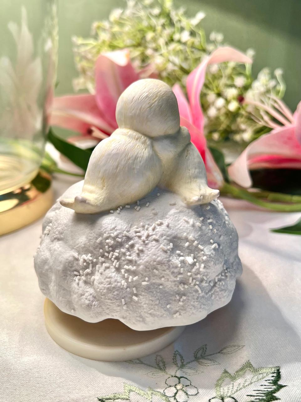 White Seal Pair Musical Decor Approx. 11 cm
