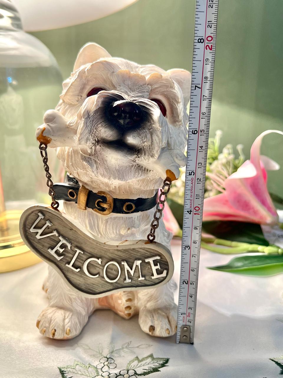 White Dog Welcome Sign Miniature Decor Approx. 17 cm