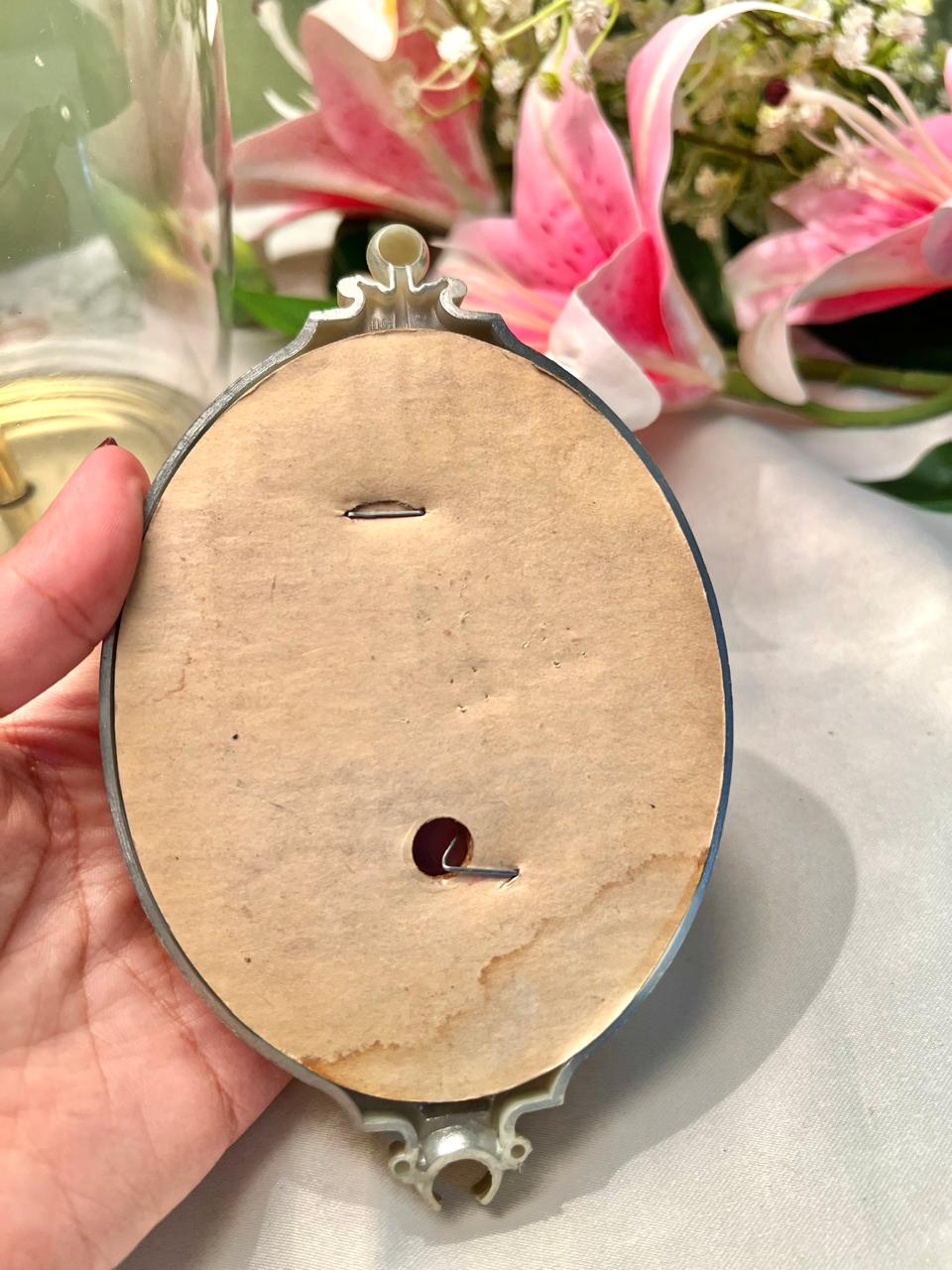 Gold-Toned Oval Photo Frame – Approx. 5.5 Inch