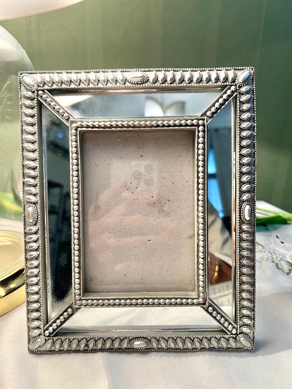 Silver-Toned Mirrored Photo Frame – Approx. 7.5 Inch