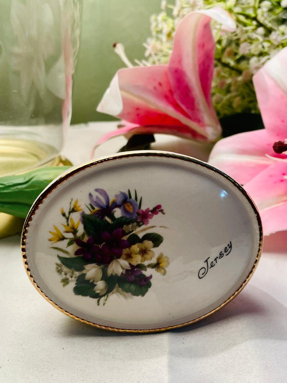 Floral Oval Ceramic Trinket Box with Gold Trim – 4 in
