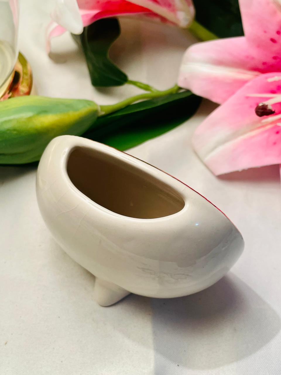 Floral Oval Ceramic Trinket Box with Gold Trim – 4 in