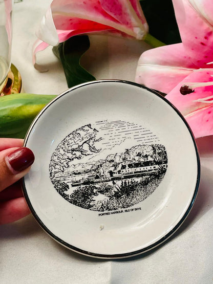 Scenic Harbour Ceramic Dish Black & White Approx. 10 cm