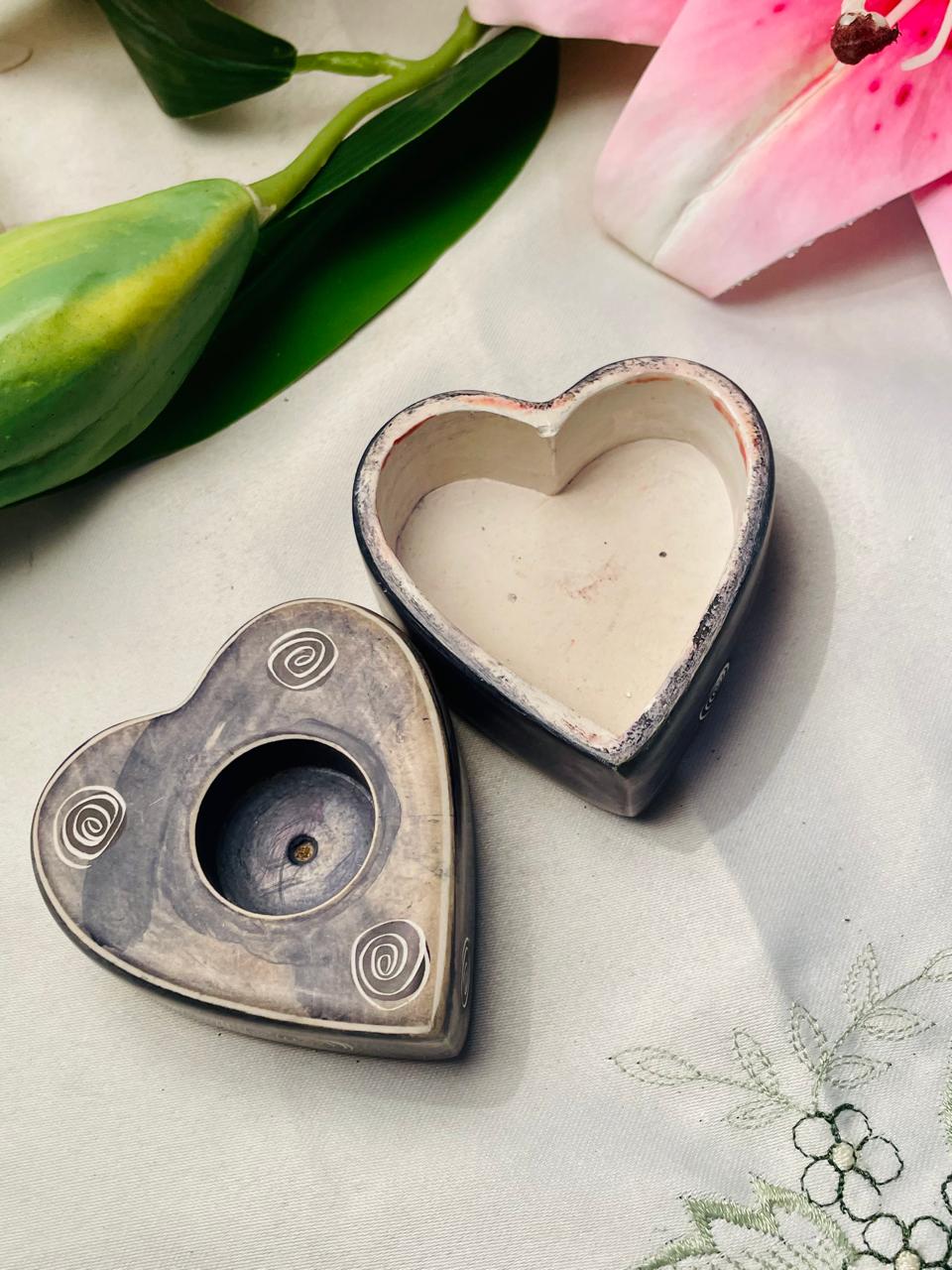 Heart-Shaped Ceramic Trinket Box with Cut-Out Lid – 3 in