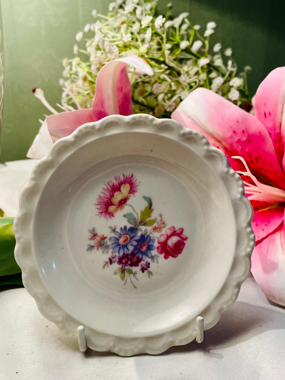 Floral Scalloped Decorative Plate Approx. 10 cm
