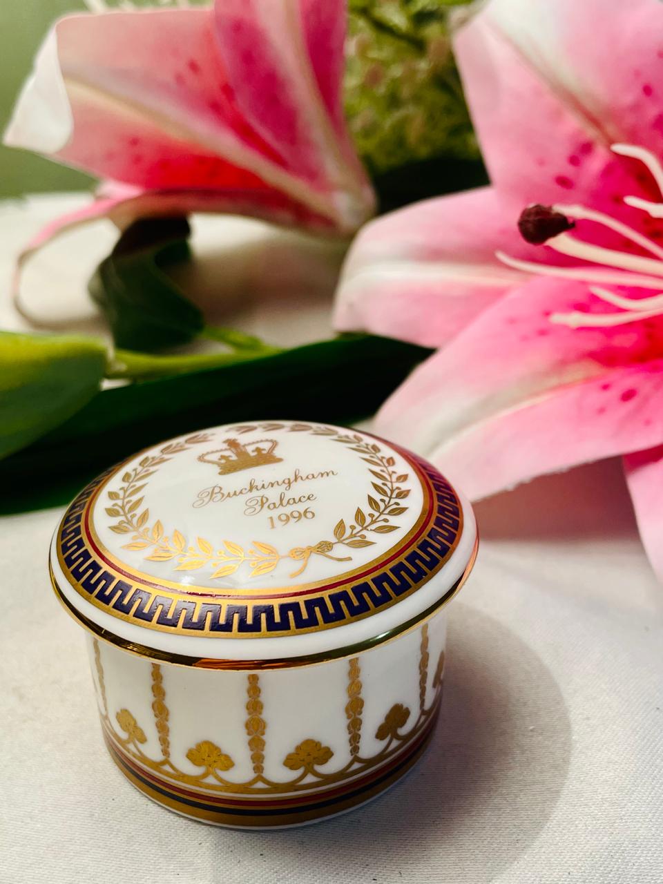 Buckingham Palace 1996 Ceramic Trinket Box with Gold Detail – 3 in