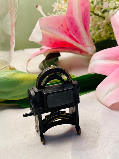 T. Bradford & Co London 1870 Miniature Printing Press – 3 in