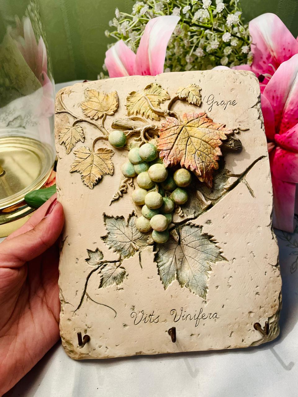 Grapevine Relief Wall Plaque with Hooks – 8 in