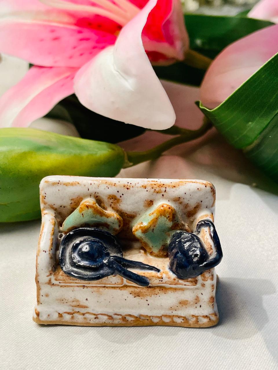 Miniature Ceramic Kitchen Utensil Plaque Approx. 8 cm