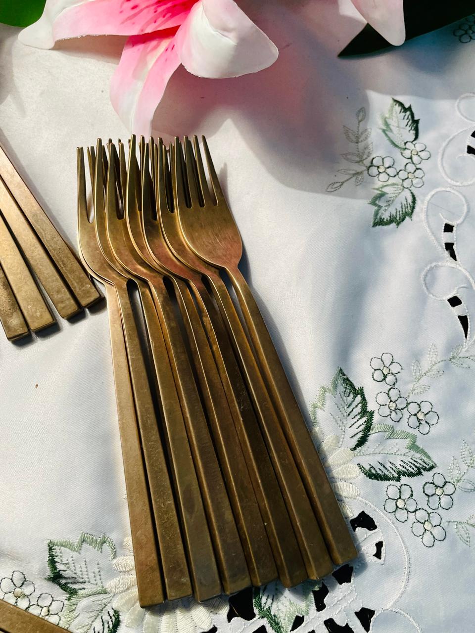 RARE FINDS Brass 8 Persons Flatware Cutlery Set Approx. 32 Pieces