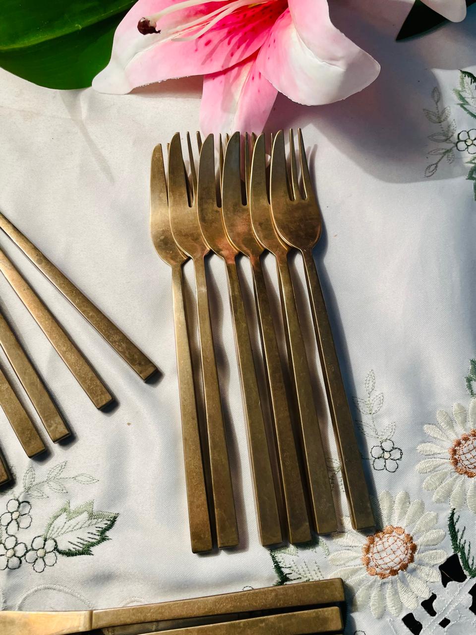 RARE FINDS Brass 8 Persons Flatware Cutlery Set Approx. 32 Pieces