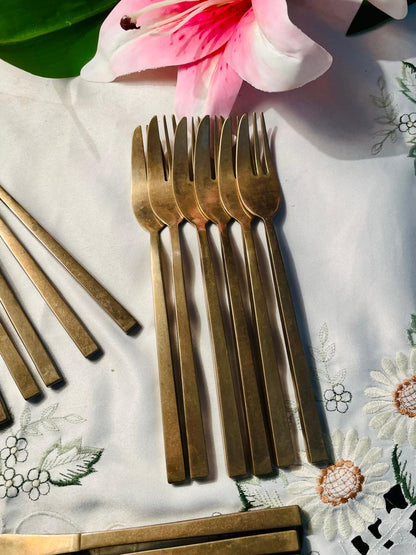 RARE FINDS Brass 8 Persons Flatware Cutlery Set Approx. 32 Pieces