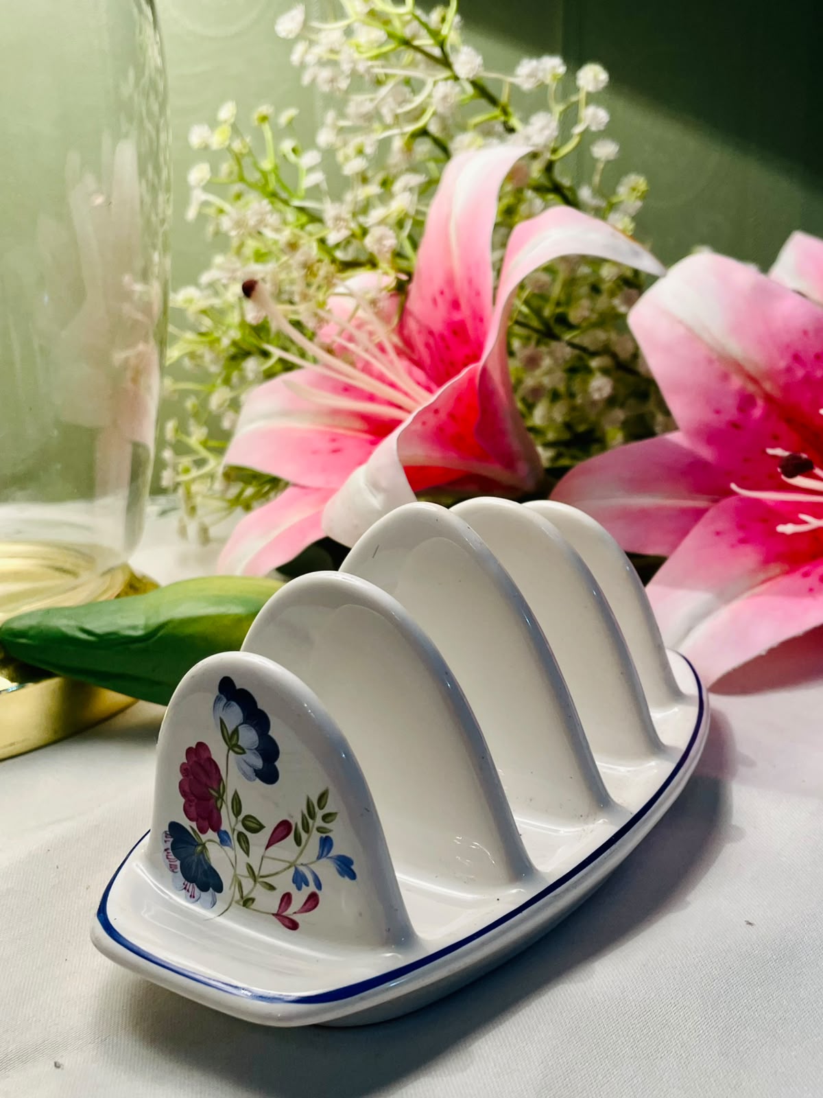 White Floral Ceramic Toast Rack with Blue Trim 5.5"