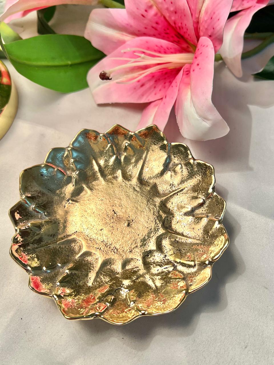 Brass Leaf-Edge Decorative Dish 5 in