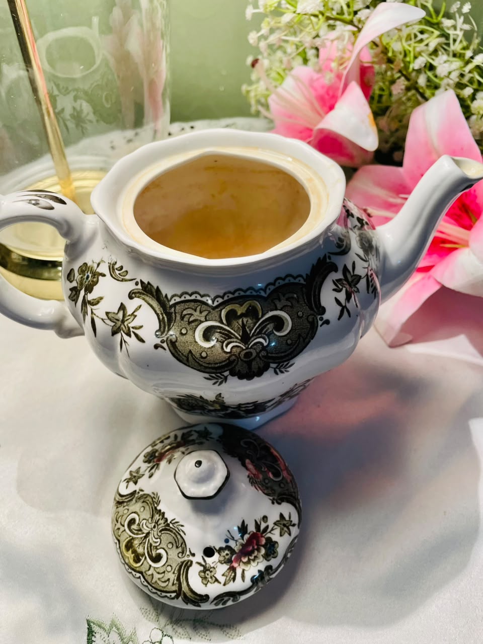Ridgway Windsor Floral Teapot with Lid, Approx. 6 in