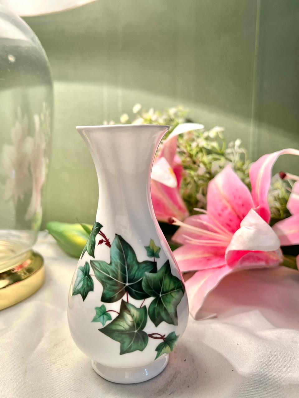Total Elegance Staffordshire Ivy Fine Bone China Vase 5.5 Inch