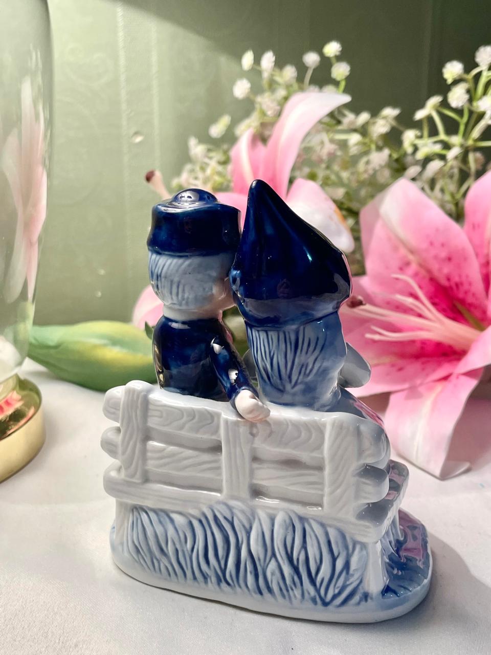 Vintage Blue & White Brugge Couple Figurine 12 cm