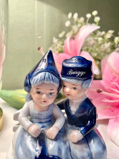 Vintage Blue & White Brugge Couple Figurine 12 cm