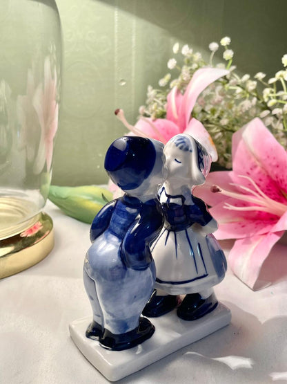 Vintage Blue & White Holland Kissing Couple Figurine 12 cm
