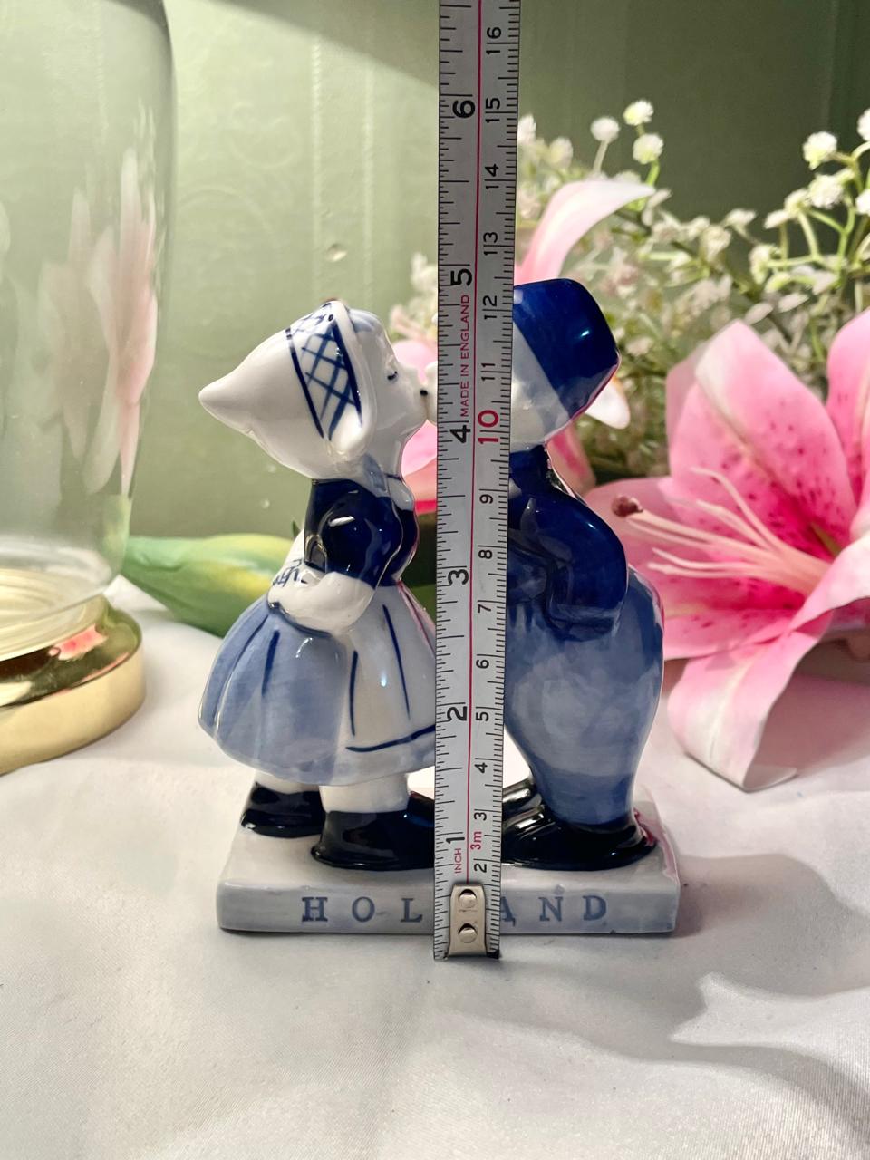 Vintage Blue & White Holland Kissing Couple Figurine 12 cm