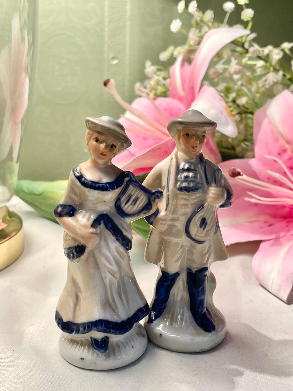 Blue & White Traditional Couple Figurines – 2 Piece Set