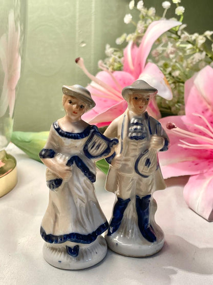 Blue & White Traditional Couple Figurines – 2 Piece Set
