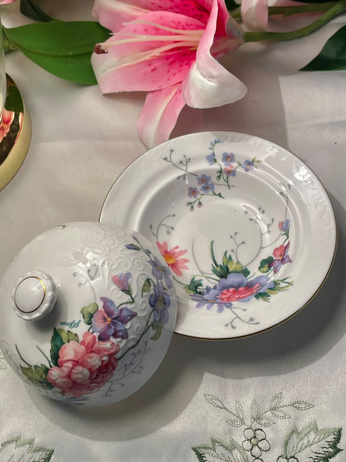 Crown Staffordshire Floral Bone China Butter Dish 5 in