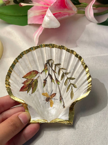 Vintage Shell-Shaped Floral Dish White & Gold 10 cm