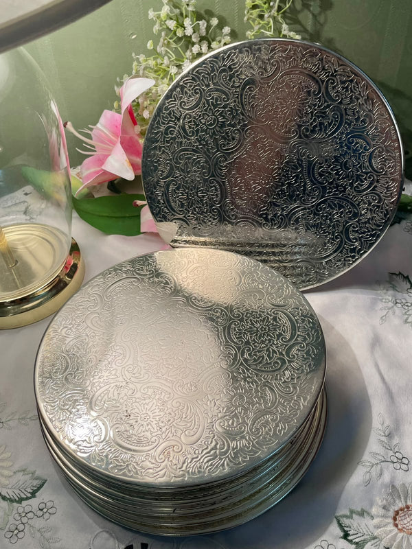 Queen Anne Silver Floral Large Placemats 8-Piece Set (9 in)