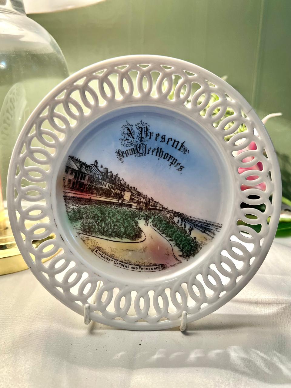 Cleethorpes Kingsway Gardens Pierced Cutwork Wall Plate 18 cm