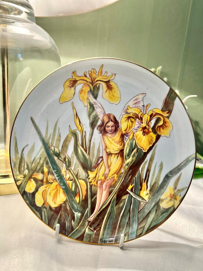 Border Fine Bone China Iris Fairy Wall Plate 18 cm