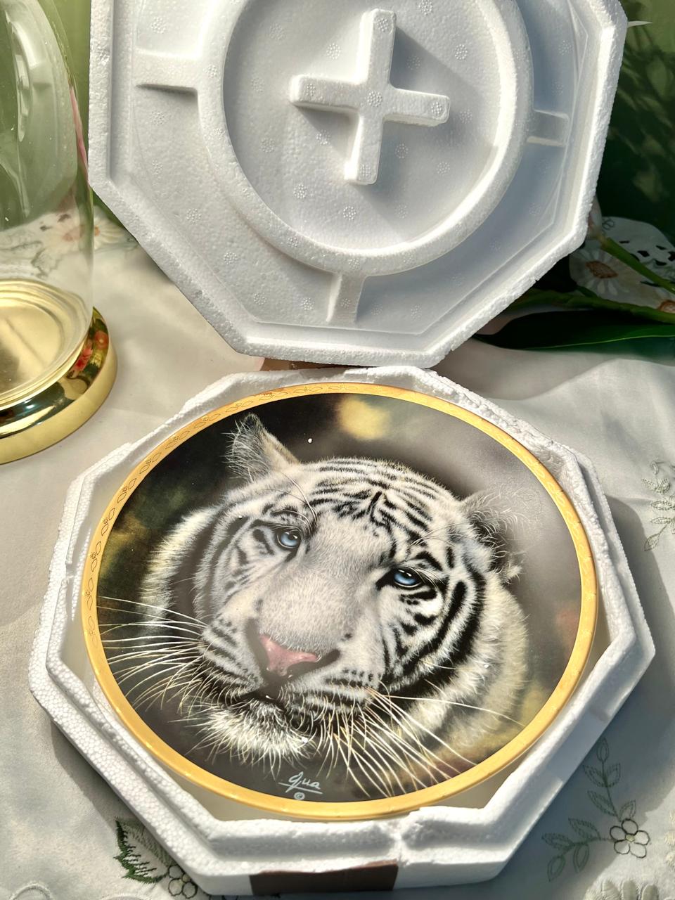 Lenox “White Tiger” Collector Plate by Gya – Big Cats of the World, 1993, 8 in