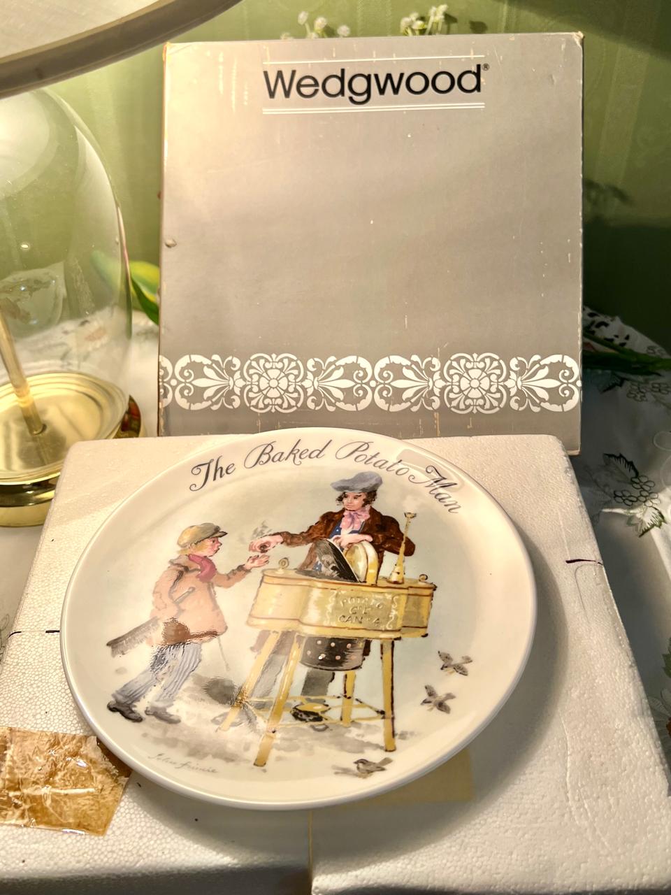 Wedgwood “The Baked Potato Man” 1985 Collector Plate by John Finnie – Street Sellers of London, Bone China