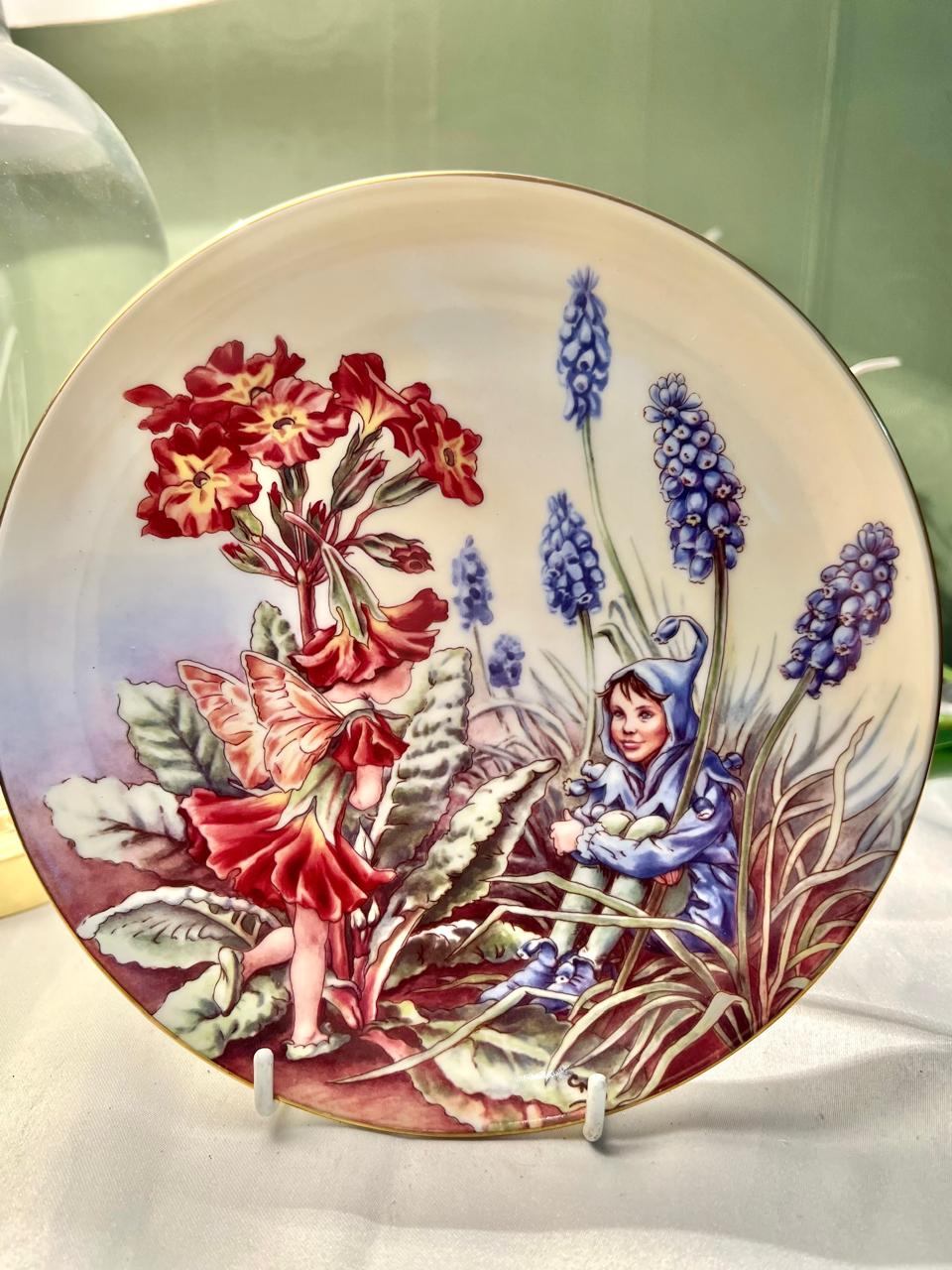 Border Fine Bone China Polyanthus Fairy Wall Plate 7"