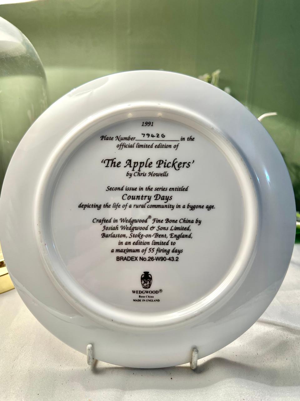 Wedgwood Apple Pickers Fine Bone China Wall Plate 7"