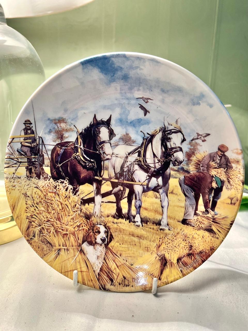 Danbury Mint Wedgwood The Harvesters Wall Plate 8"