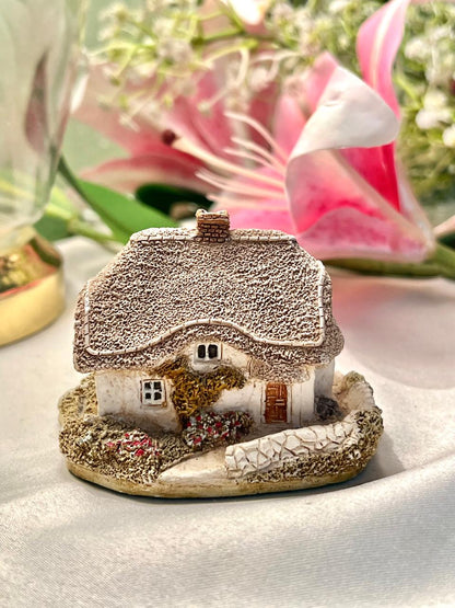 Miniature Thatched Cottage House Figurine 6cm